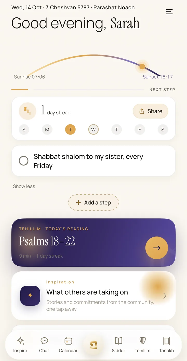Psia's Today screen: a personal evening greeting with the Hebrew and civil date and the week's parasha, a sunrise-to-sunset arc for New York, the streak card with the days of the week, a commitment to check off, and the day's Tehillim reading card